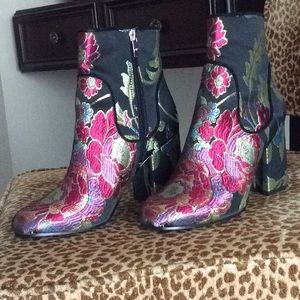 Marc Fisher Shoes - Marc Fisher Tapestry Booties Marc Fisher Shoes - Marc Fisher Tapestry Booties